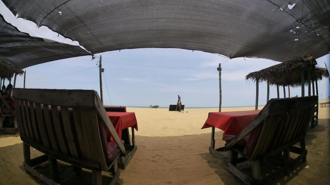 Sea Look Beach Restaurant Pub & Rooms Negombo