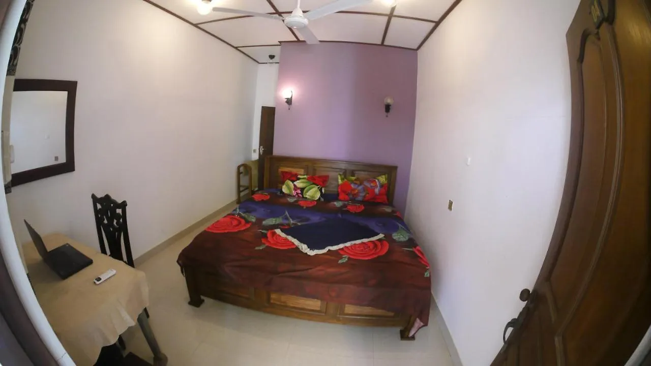 Sea Look Beach Restaurant Pub & Rooms Negombo