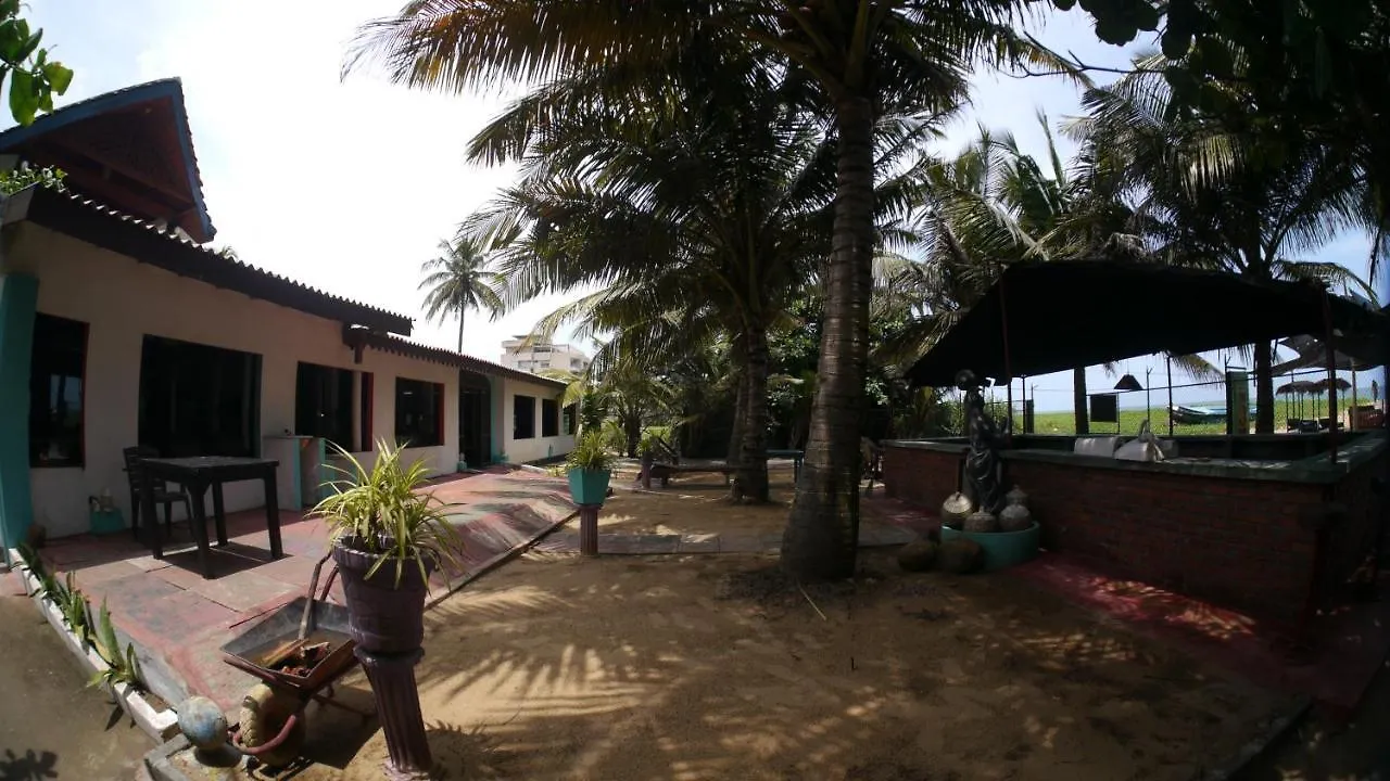 Bed & Breakfast Sea Look Beach Restaurant Pub & Rooms Negombo Sri Lanka